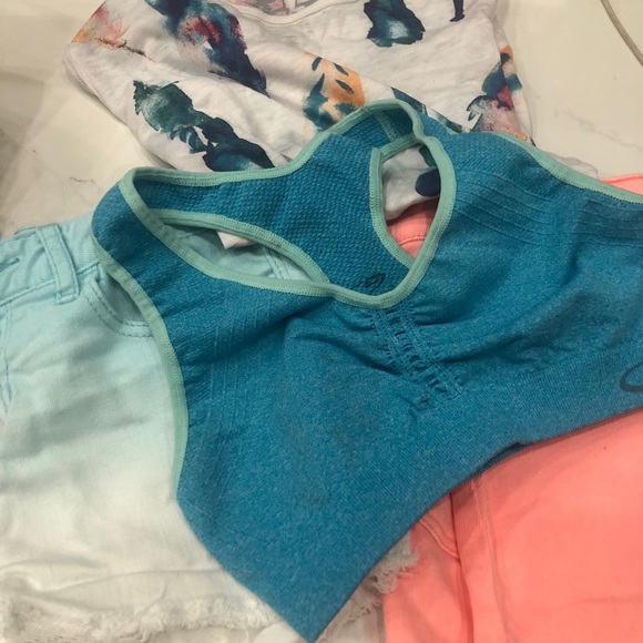 Peek shorts/gap shorts/top/trainer bra (4 items ) - Picture 14 of 16